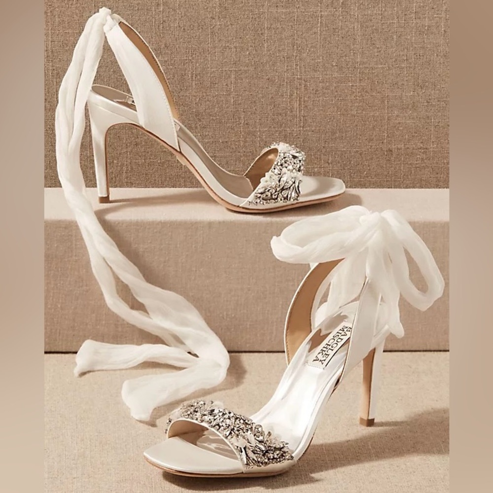 New Badgley Mischka Bobbie Bow Strap White Satin Crystal Heels Size 6